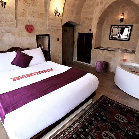 Orion Cave מלון *