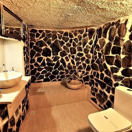 מלון Orion Cave *